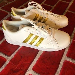 Adidas Youth white and gold sneakers (Kids)